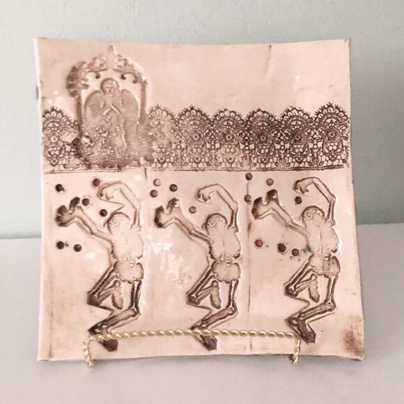 Art Pottery Ceramic Graveyard Dancing Skeleton Decor Plaque DOTD El Dia - Picture 1 of 10